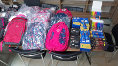 جمعية يافا  توزع عشرات الحقائب المدرسية مع افتتاح العام الدراسي الجديد